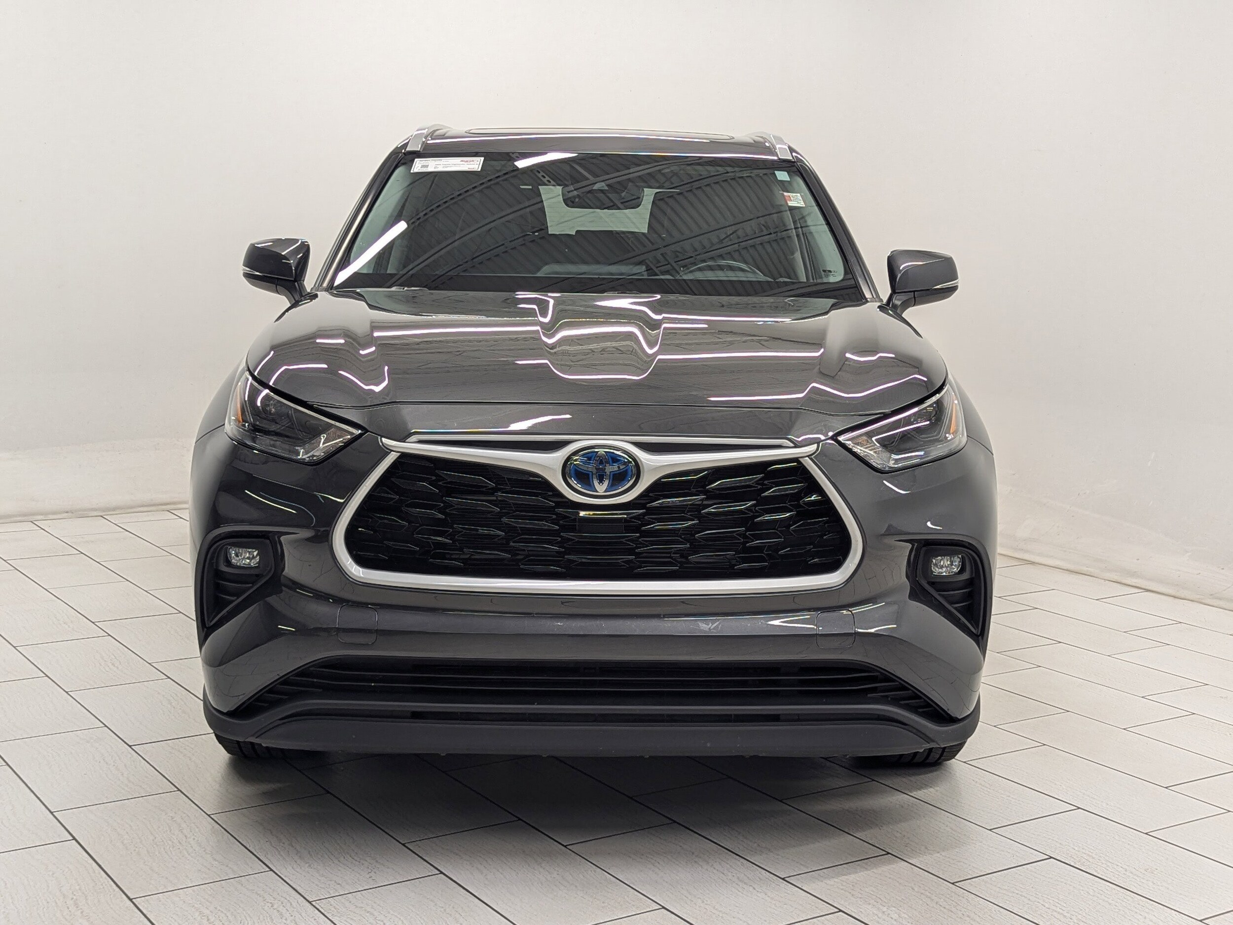2023 Toyota Highlander Hybrid XLE photo 2