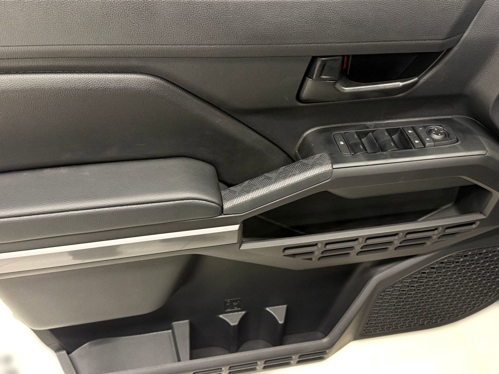 2026 Toyota Tacoma SR5 - Photo 11