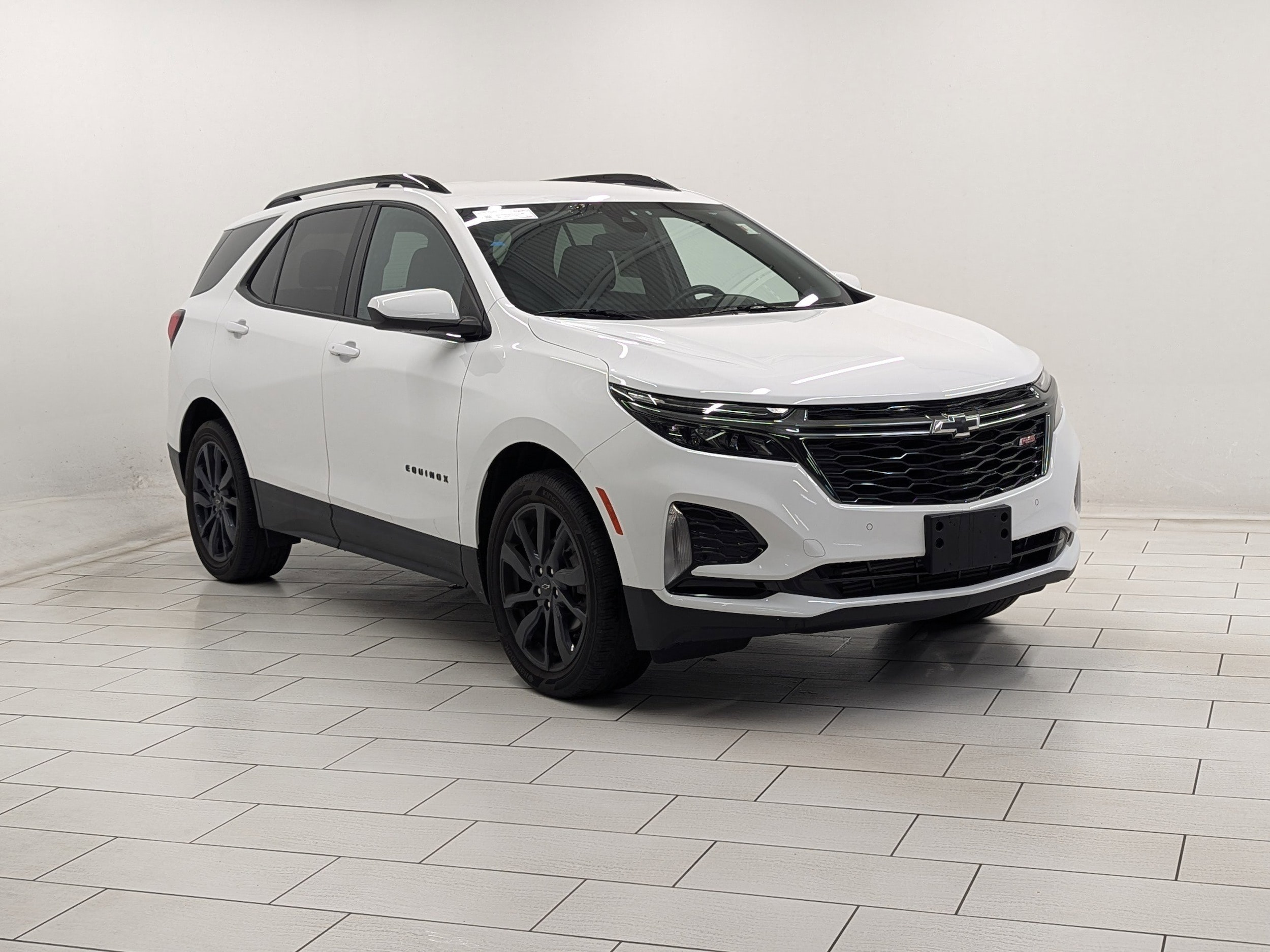 Used 2022 Chevrolet Equinox RS with VIN 2GNAXWEV6N6126084 for sale in Mishawaka, IN