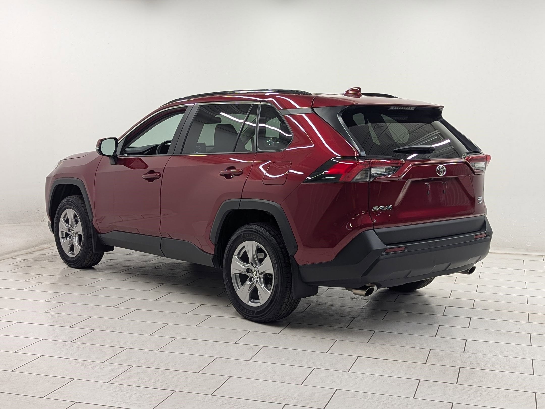 Used 2022 Toyota RAV4 XLE with VIN 2T3P1RFV9NW301758 for sale in Northfield, Minnesota
