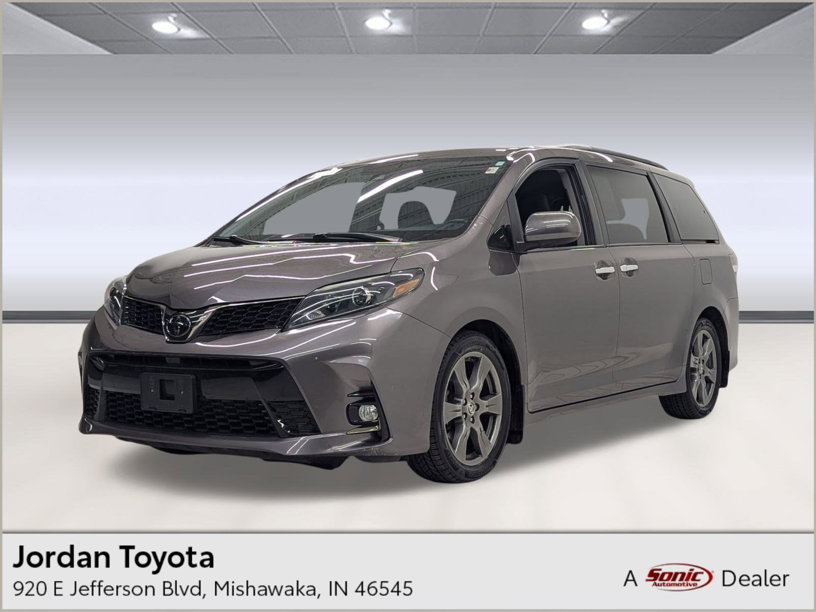 2020 Toyota Sienna SE V6's photo