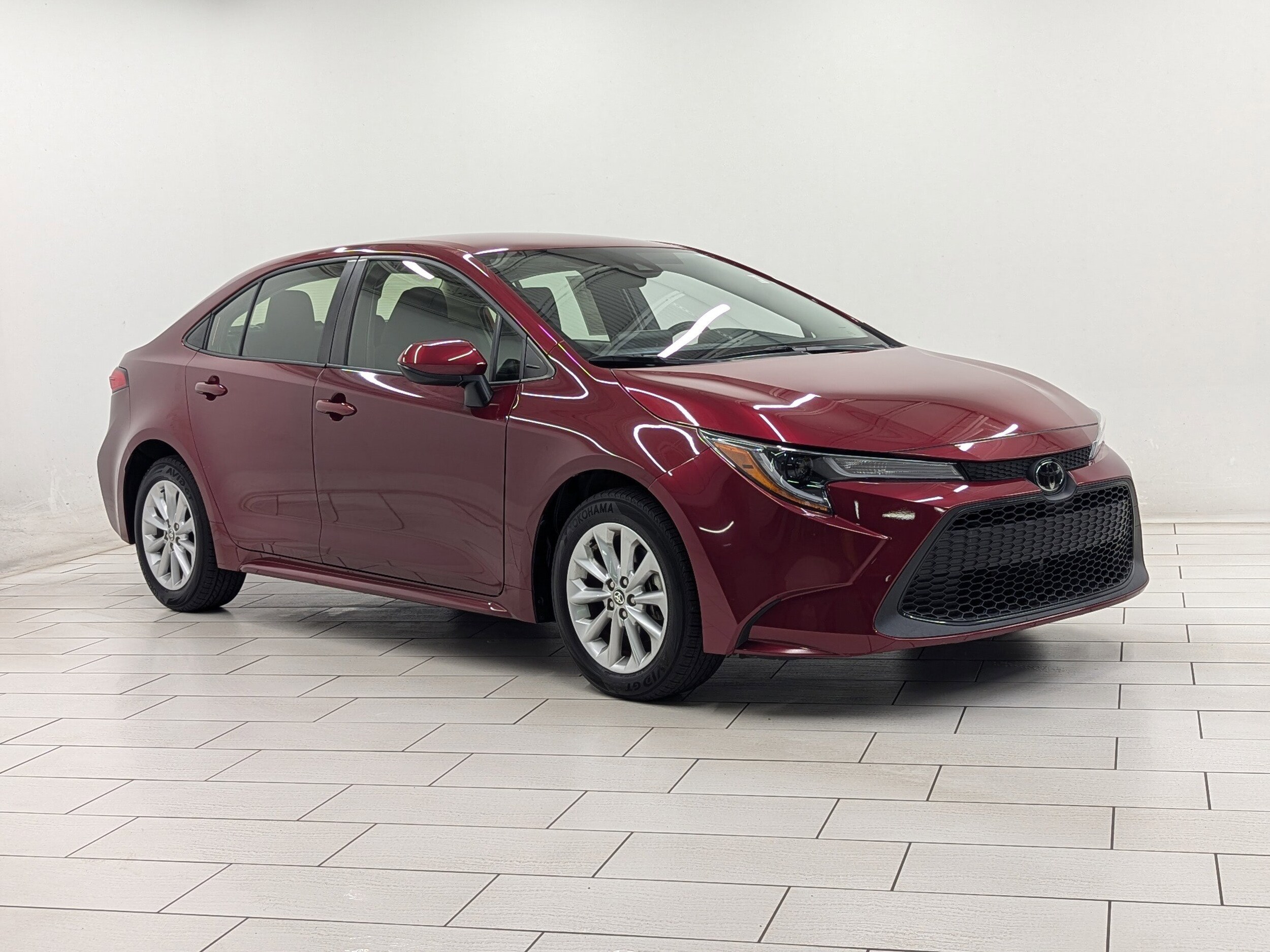 2022 Toyota Corolla LE photo 2