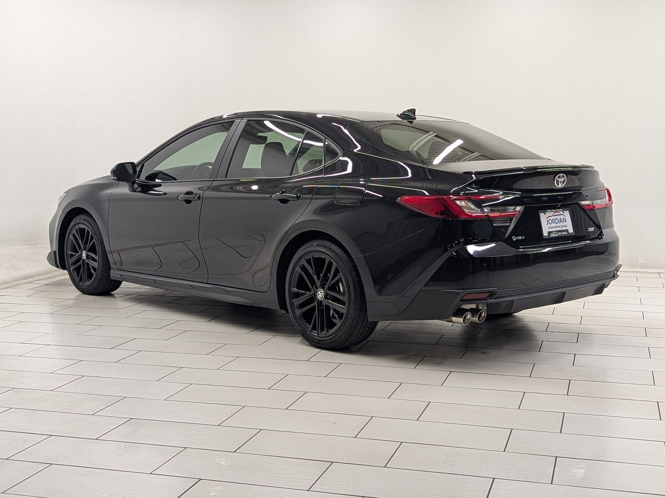 2025 Toyota Camry SE photo 2