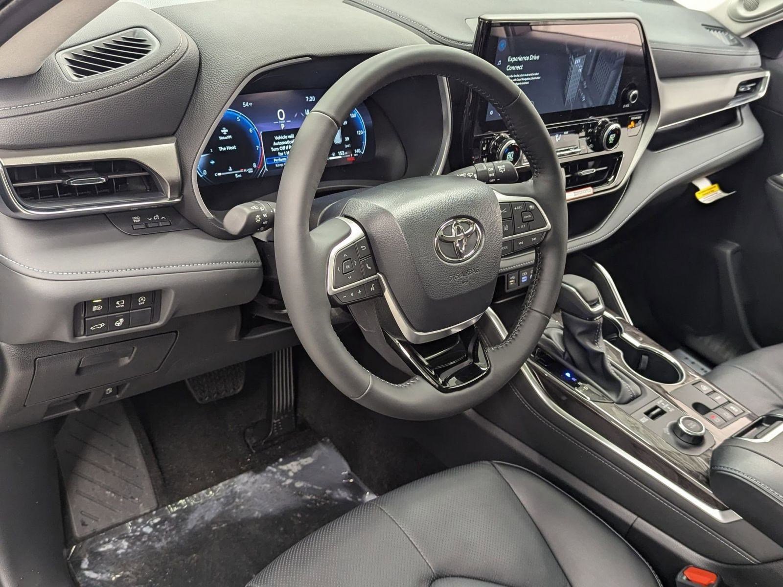 2026 Toyota Highlander Limited photo 3