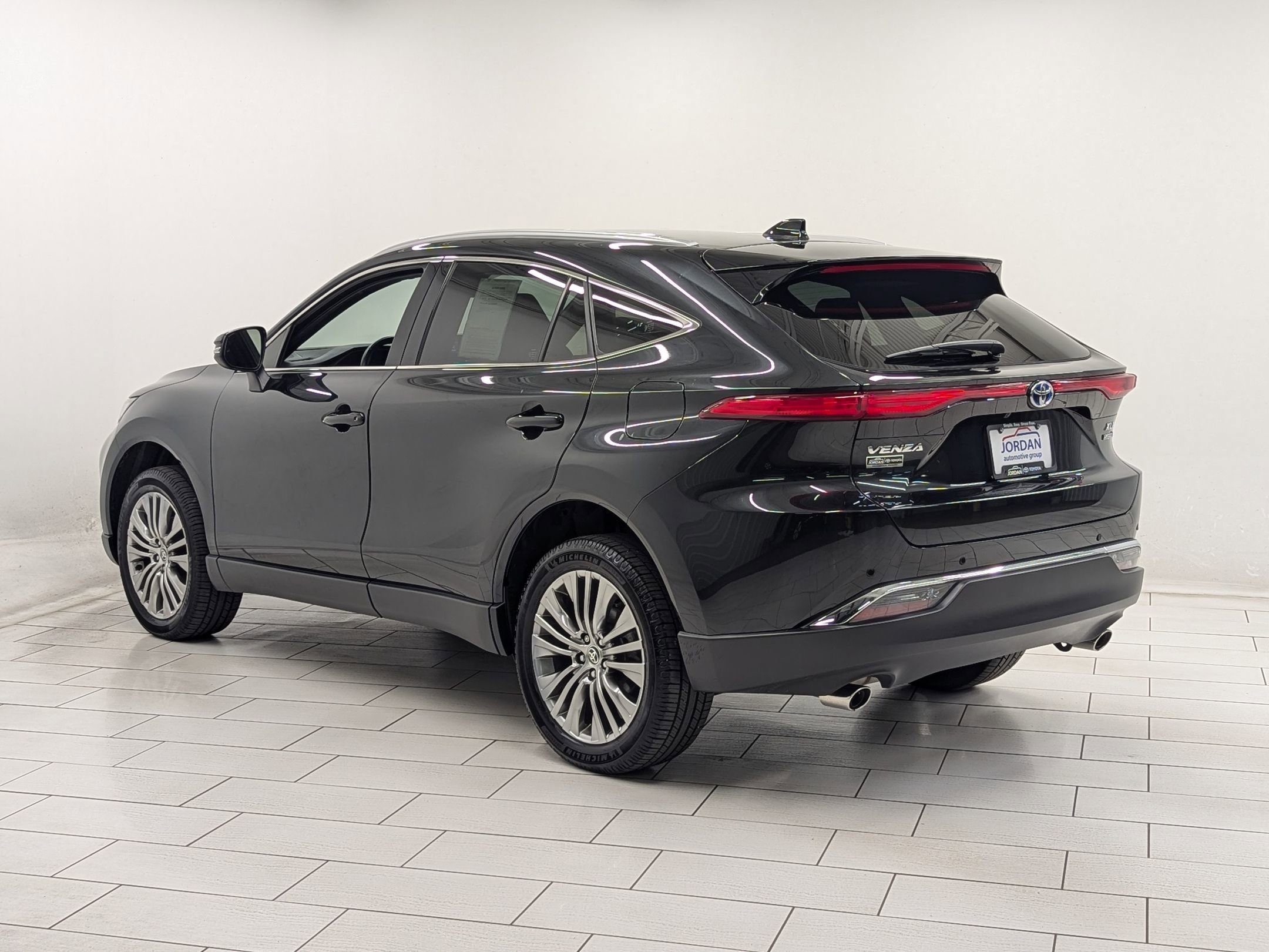 2022 Toyota Venza XLE photo 2