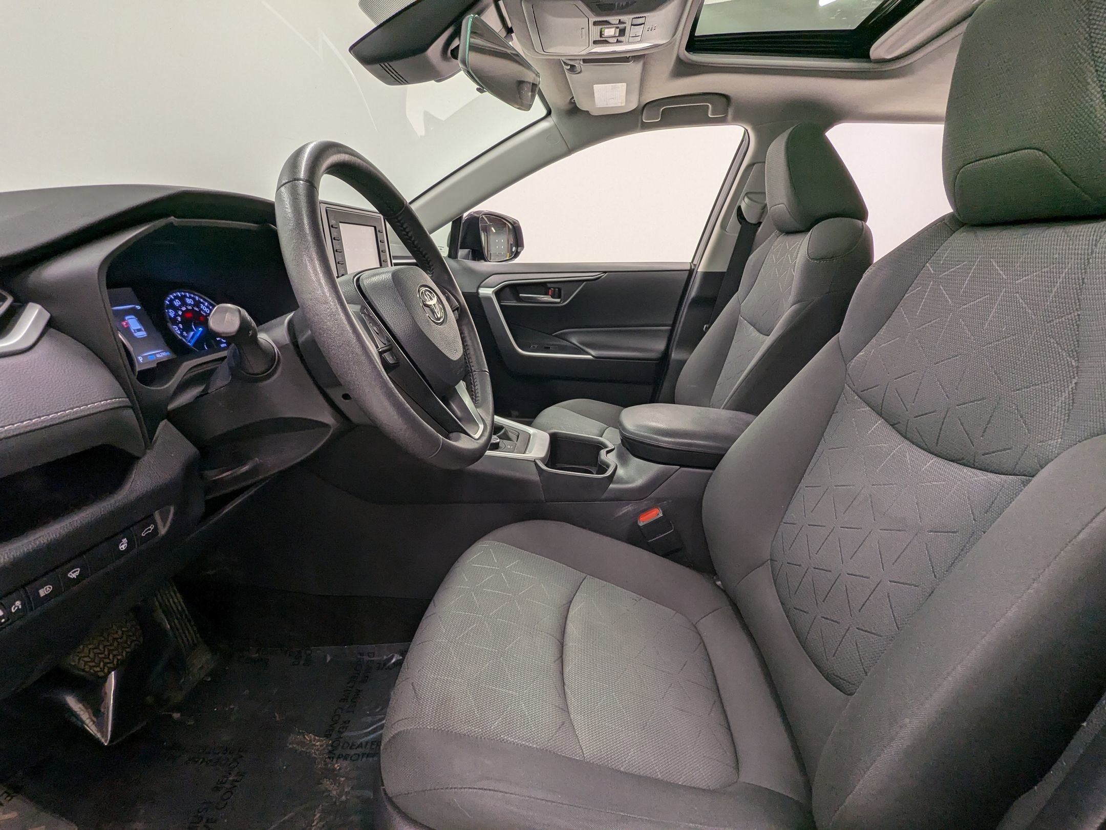 2022 Toyota RAV4 Hybrid XLE photo 2