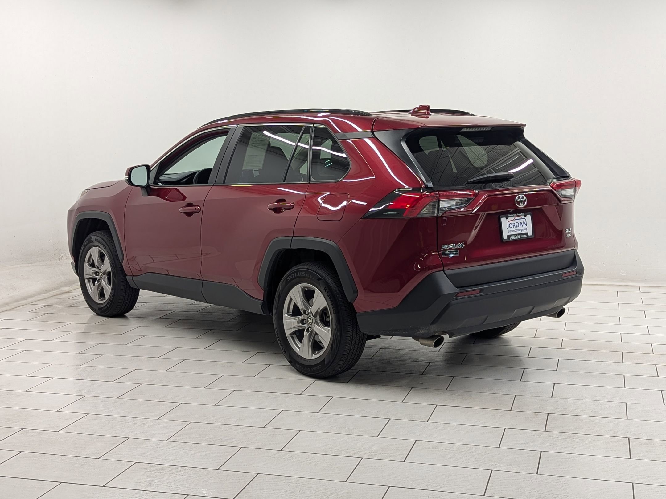 2023 Toyota RAV4 XLE photo 2