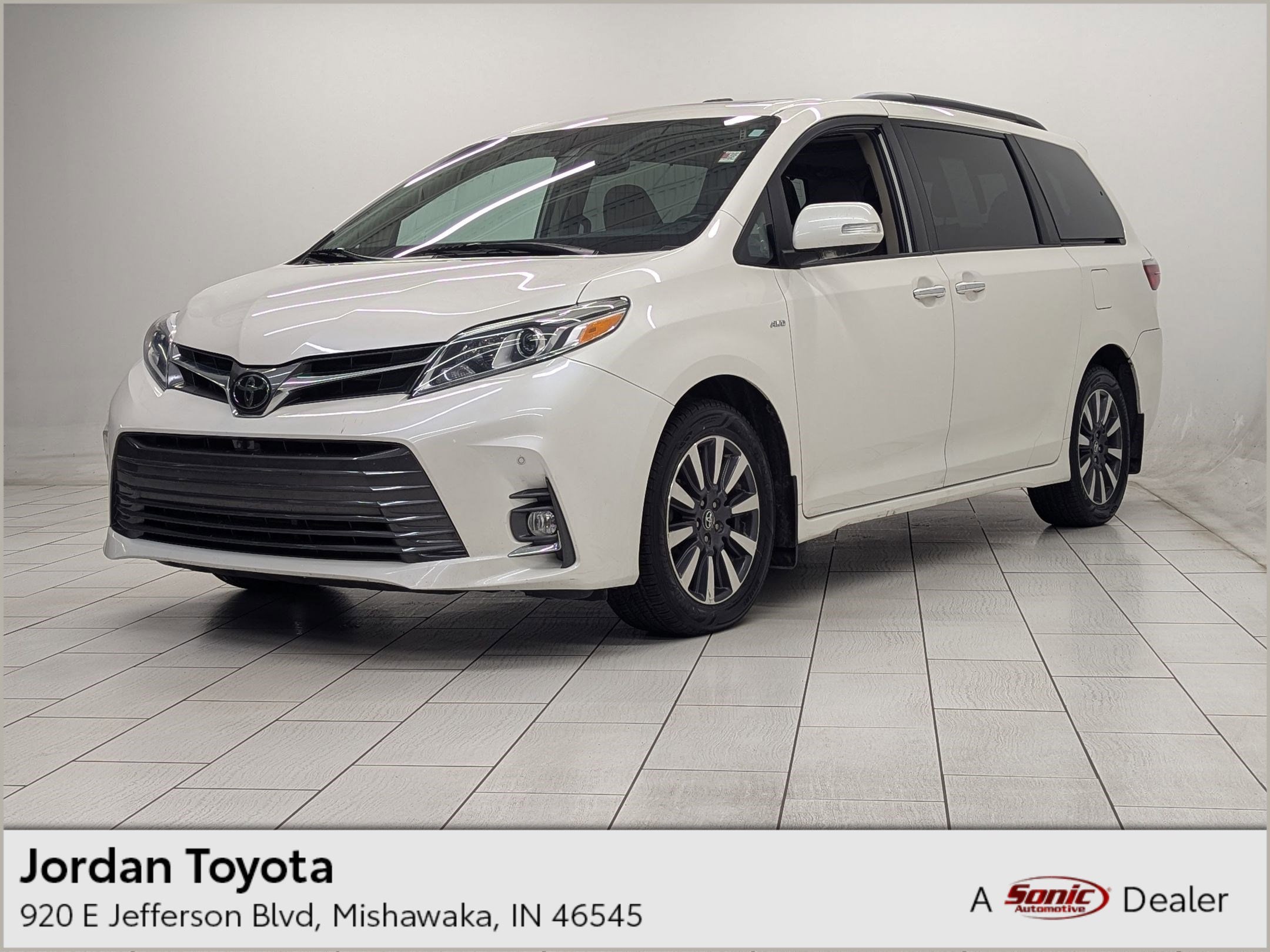 2020 Toyota Sienna Limited's photo