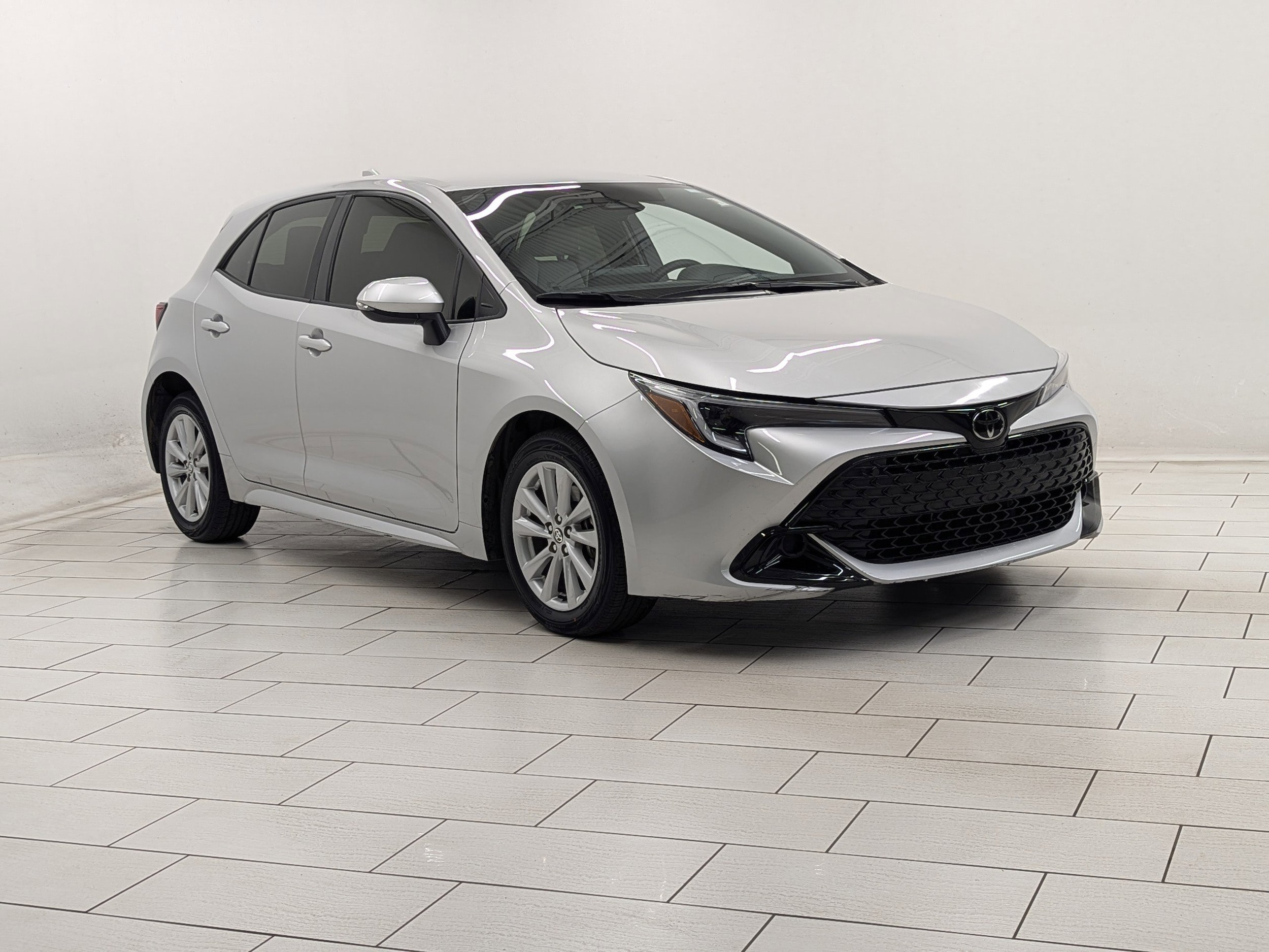 Used 2023 Toyota Corolla Hatchback SE with VIN JTND4MBE0P3200130 for sale in Mishawaka, IN