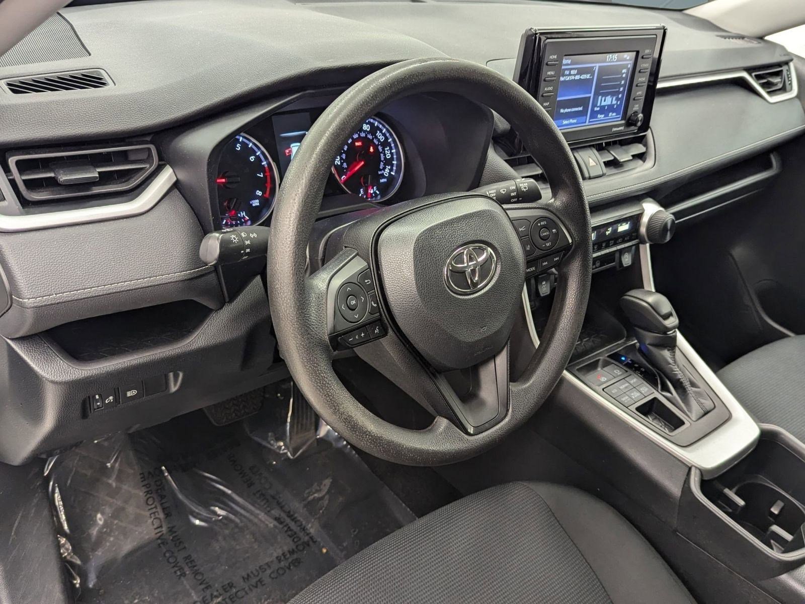 2022 Toyota RAV4 LE photo 3