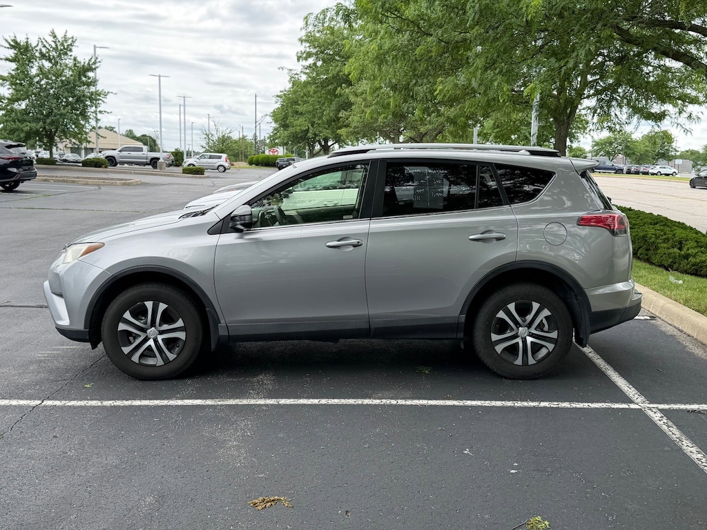 Used 2018 Toyota RAV4 LE LE AWD