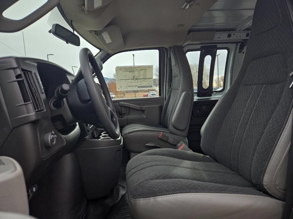 2025 Chevrolet Express Cargo Work Van - Photo 6