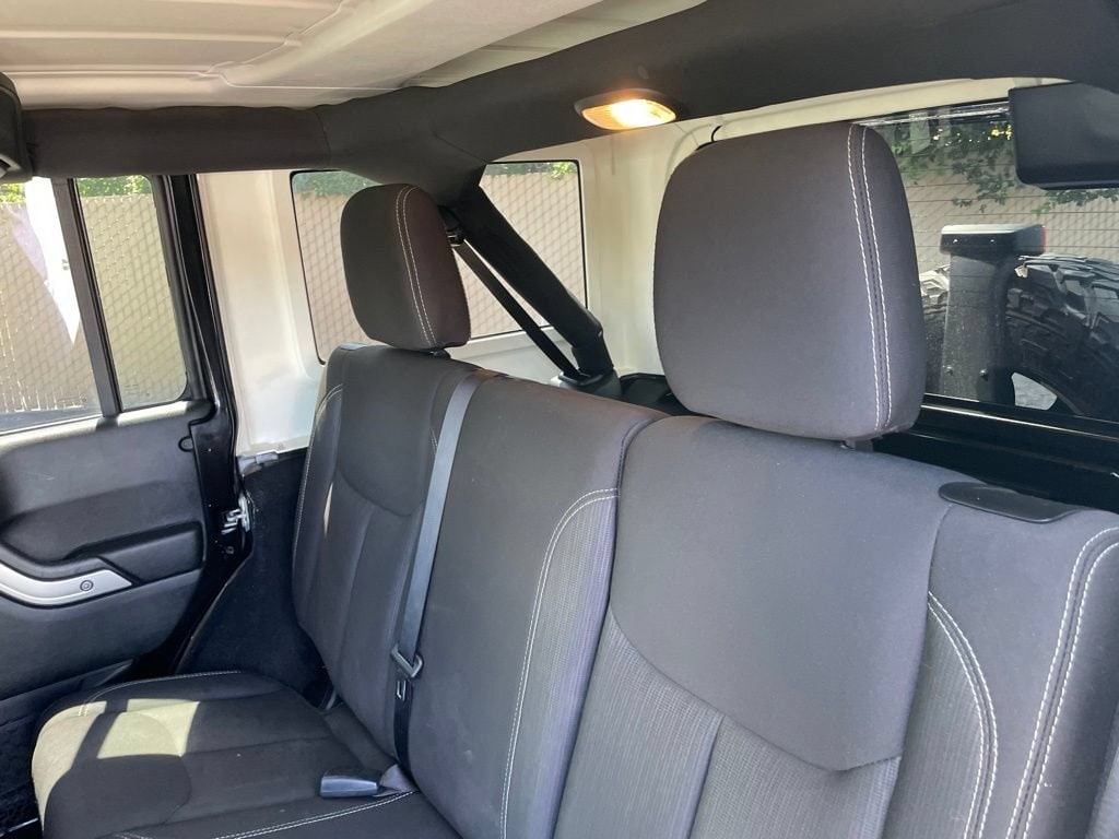 2017 Jeep Wrangler Unlimited Sahara - Photo 17