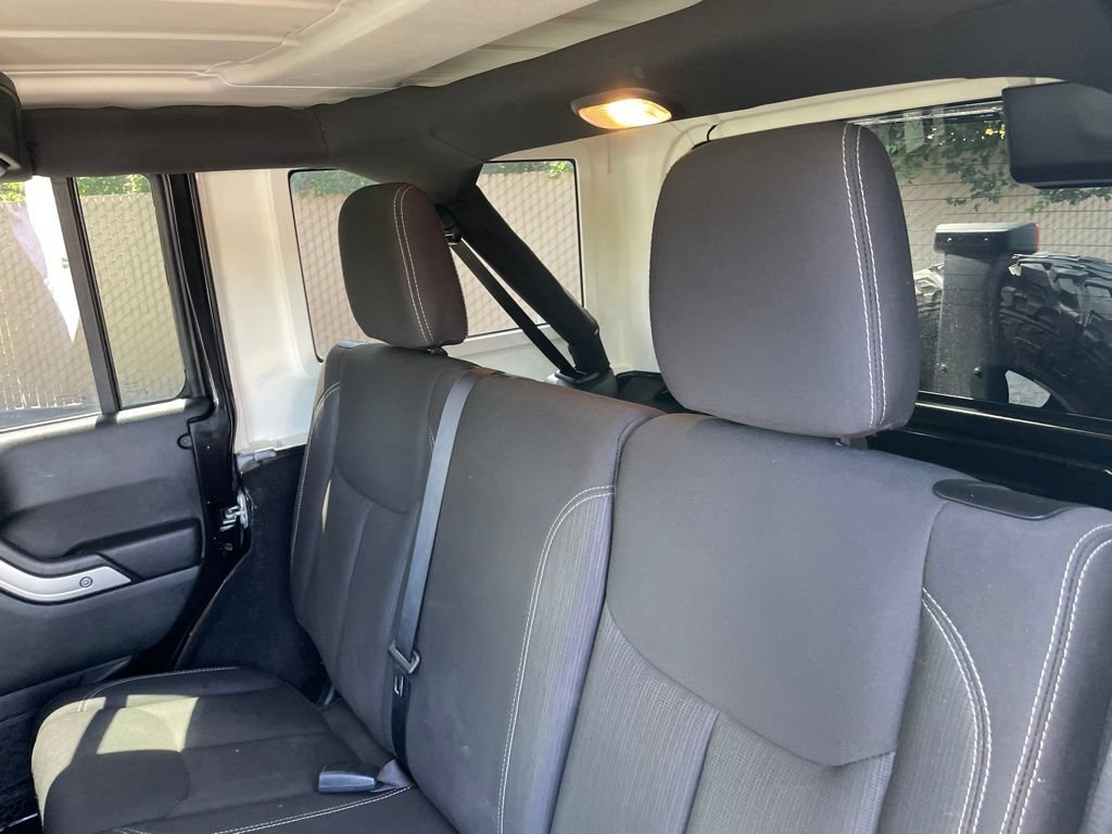 2017 Jeep Wrangler Unlimited Sahara - Photo 17