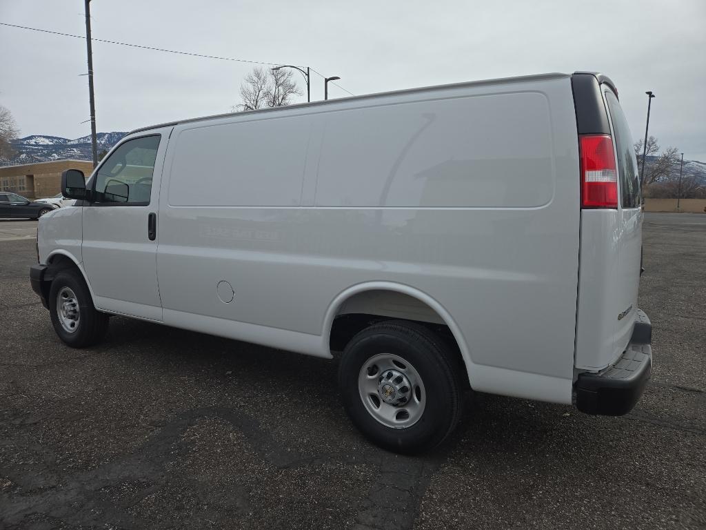 2025 Chevrolet Express Cargo Van photo 3