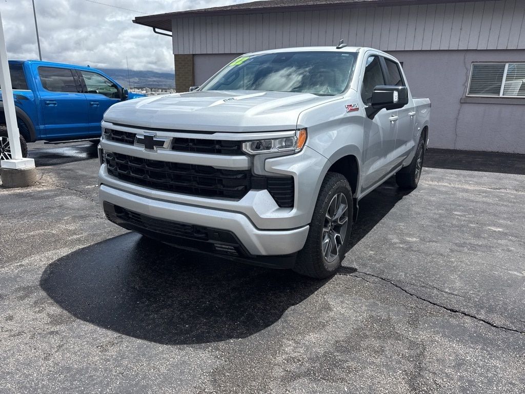 2022 Chevrolet Silverado 1500 RST photo 2