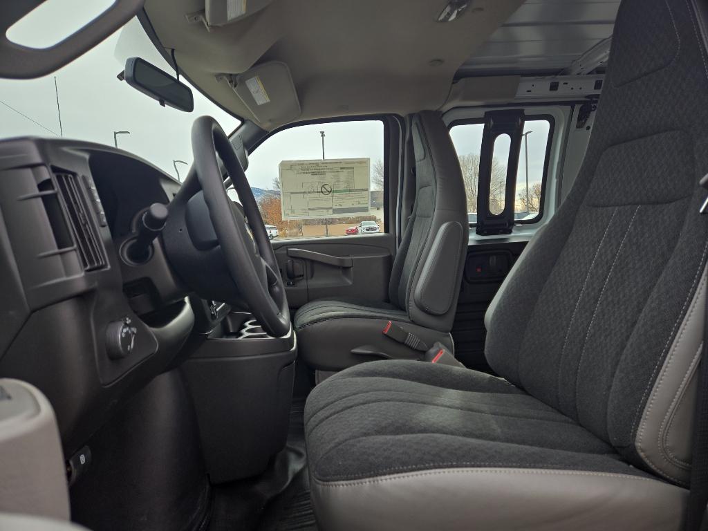 2025 Chevrolet Express Cargo Work Van - Photo 6