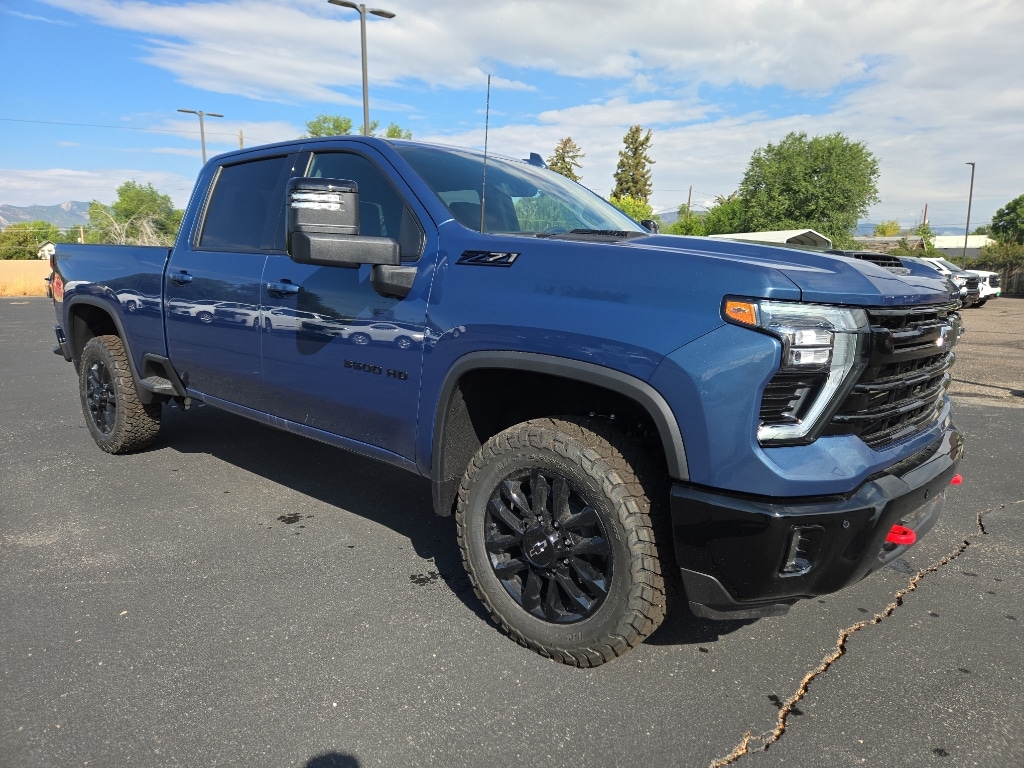 2025 Chevrolet Silverado 3500HD LTZ photo 2