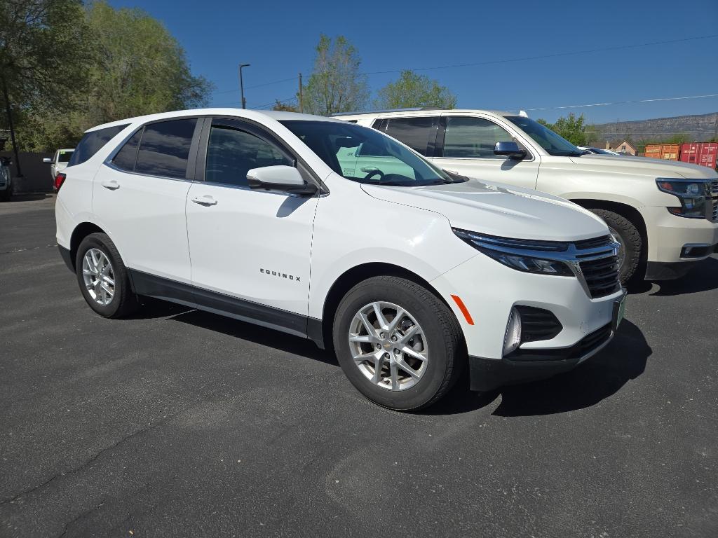 2022 Chevrolet Equinox LT photo 2
