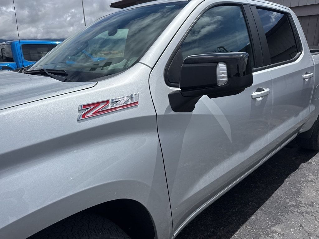 2022 Chevrolet Silverado 1500 RST photo 3