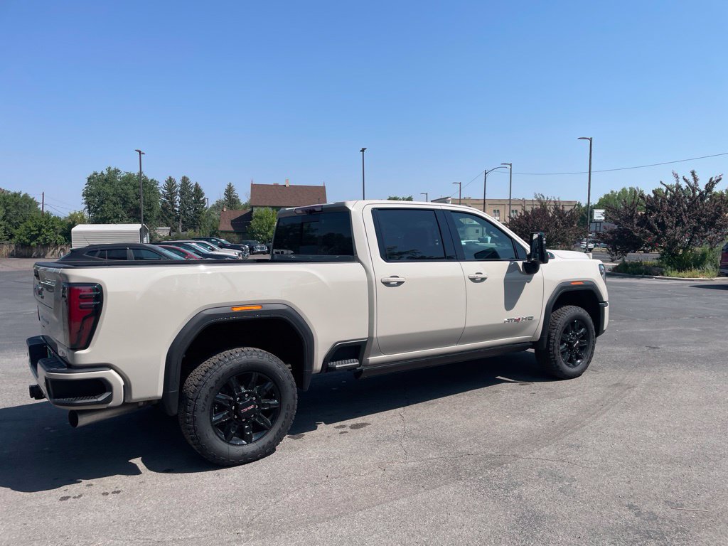 2026 GMC Sierra 3500HD AT4 - Photo 8