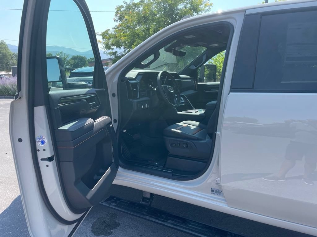 2026 GMC Sierra 3500HD AT4 - Photo 18