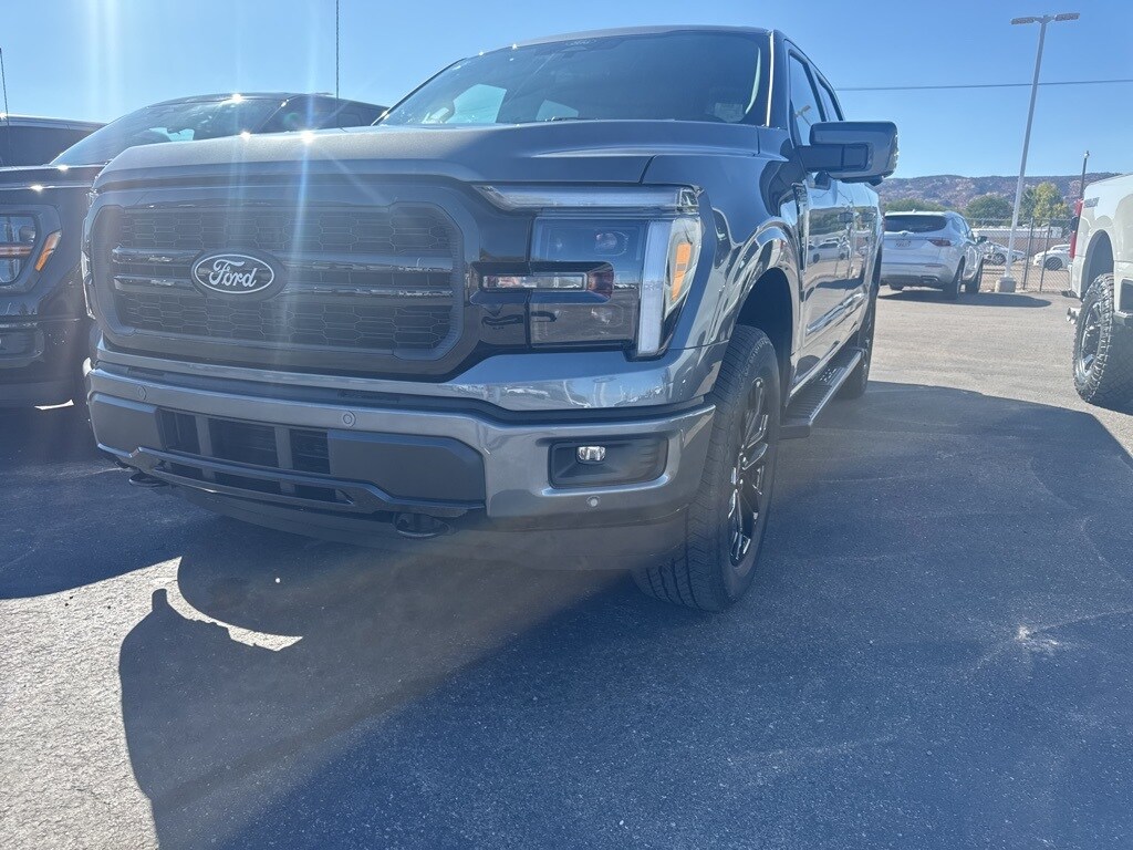 2025 Ford F-150 Lariat photo 2