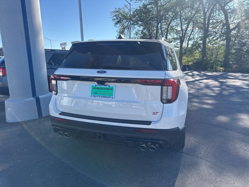 2025 Ford Explorer ST photo 4