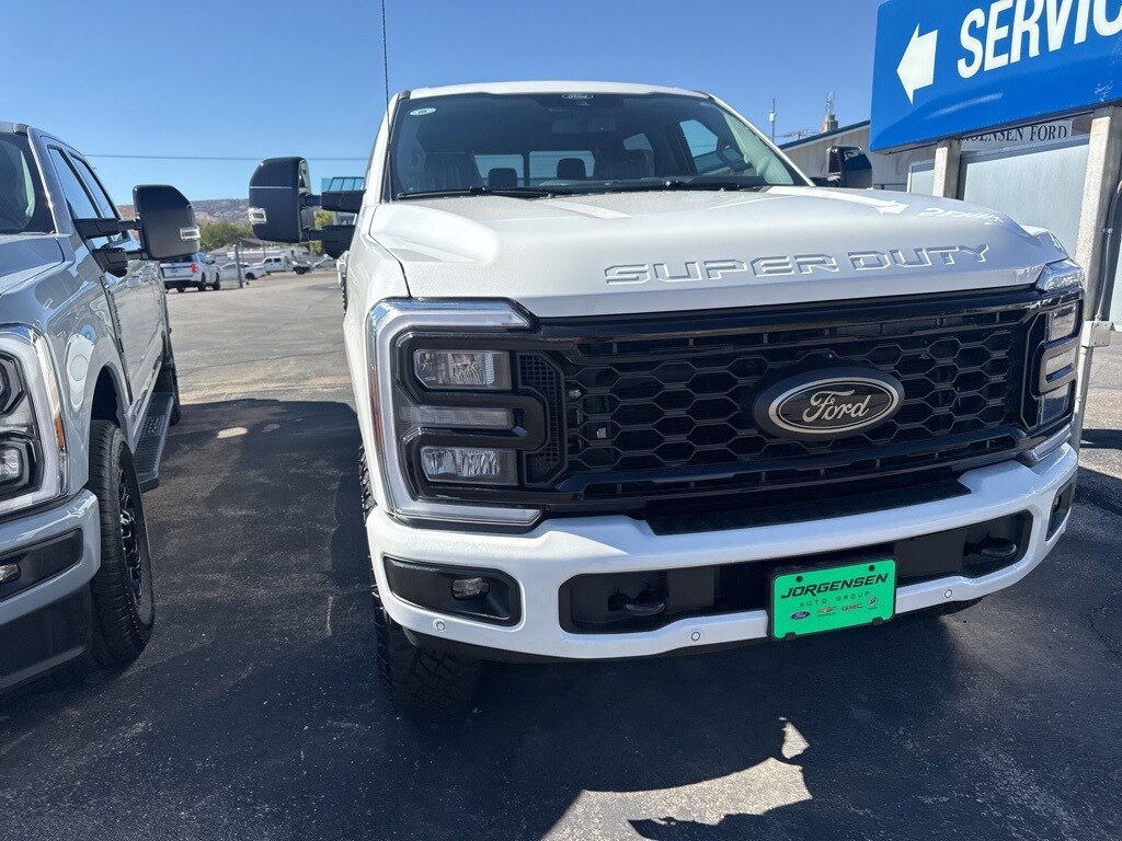 2026 Ford F-350 photo 3