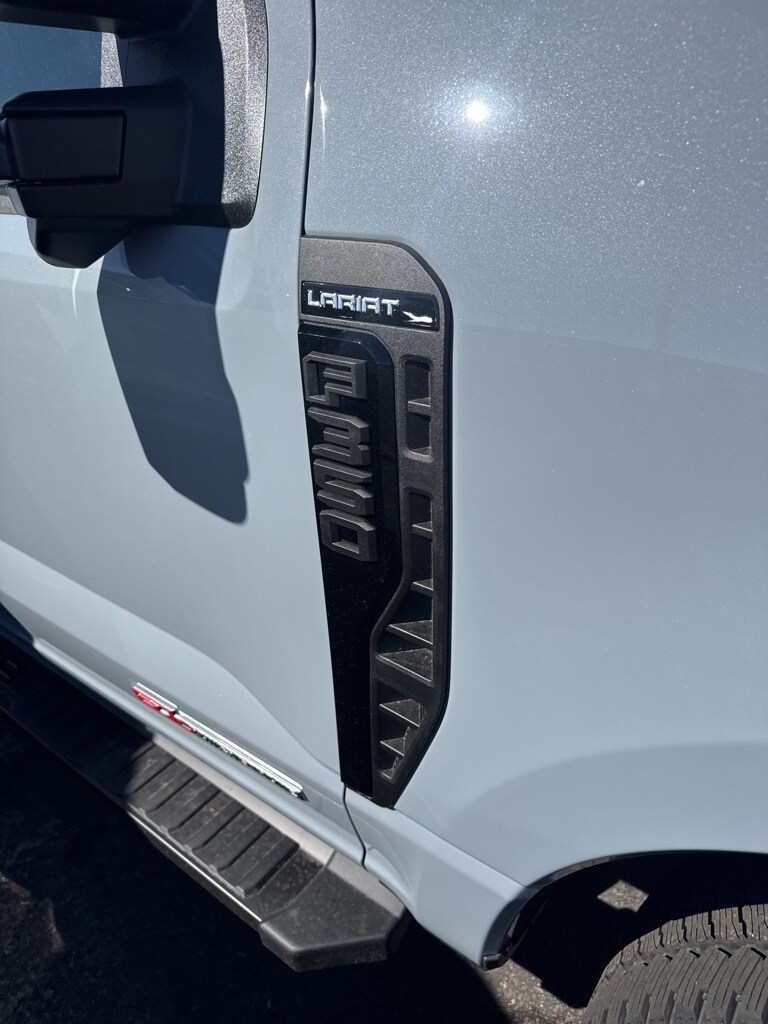 2026 Ford F-350 photo 2