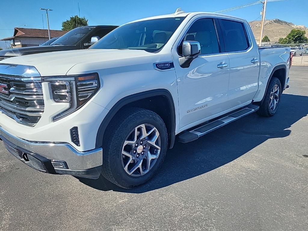 Used 2022 GMC Sierra 1500 SLT with VIN 3GTUUDED7NG550663 for sale in Richfield, UT