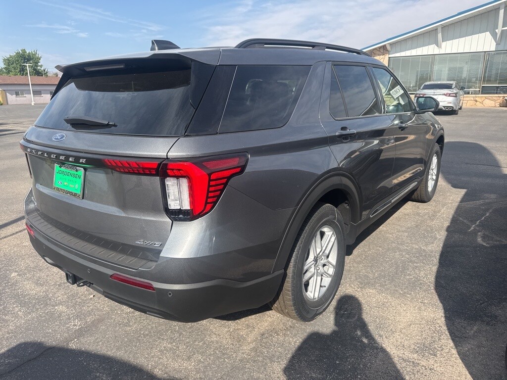 2025 Ford Explorer photo 3