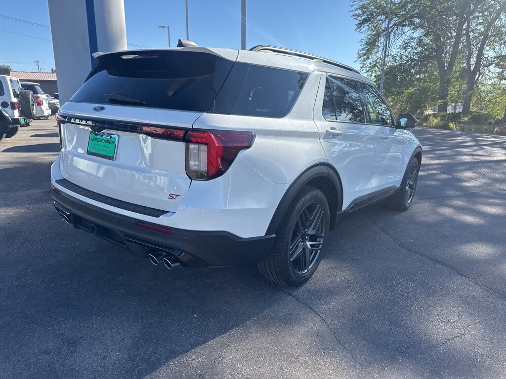 2025 Ford Explorer ST photo 3