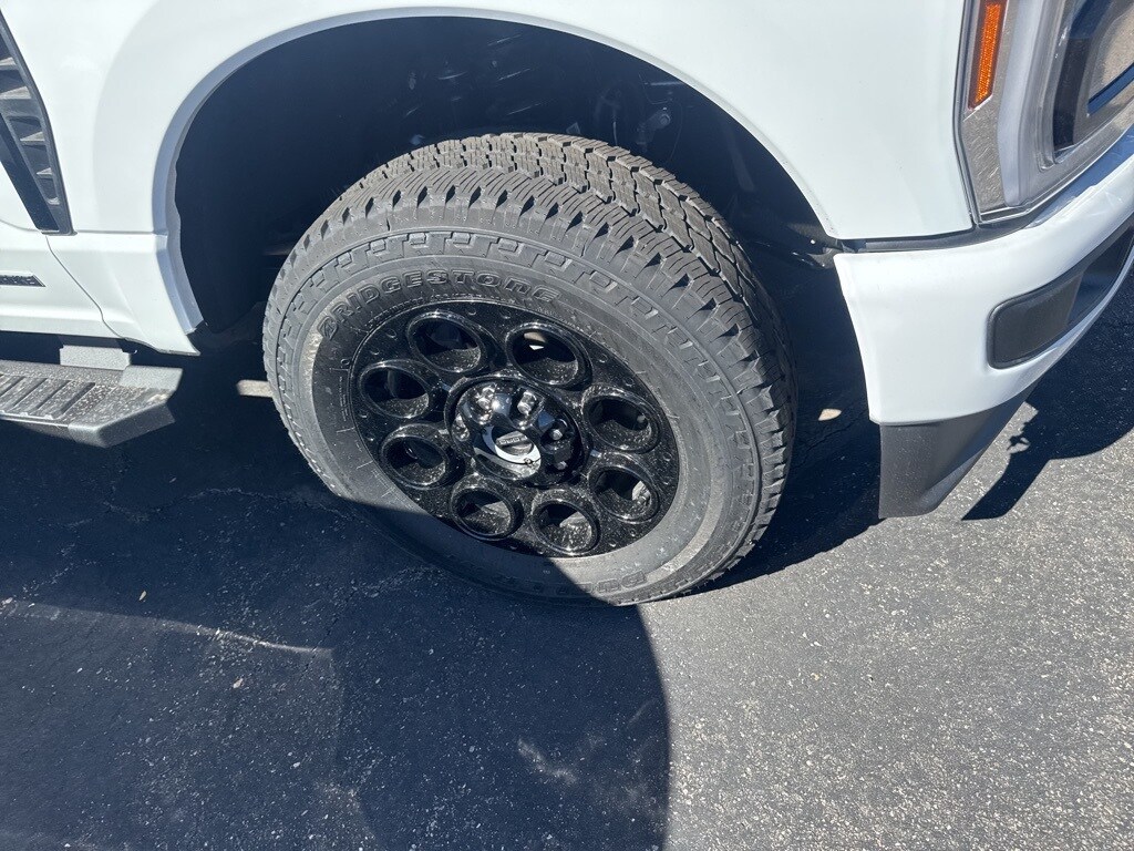 2026 Ford F-350 photo 2