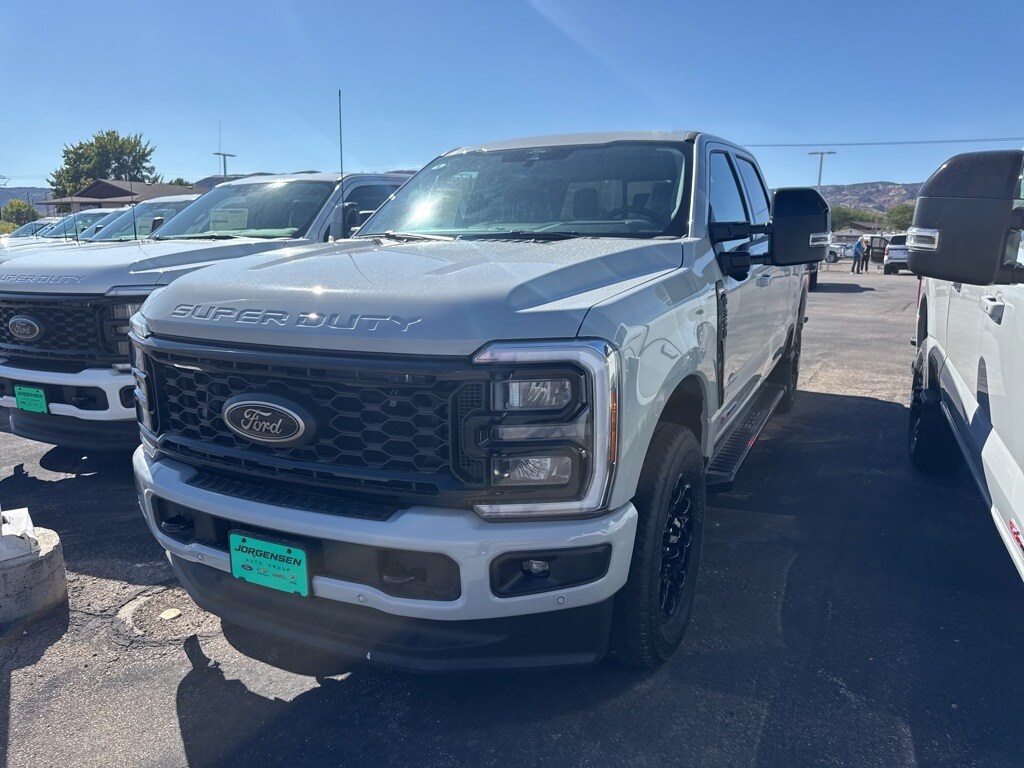 2025 Ford F-350 photo 2