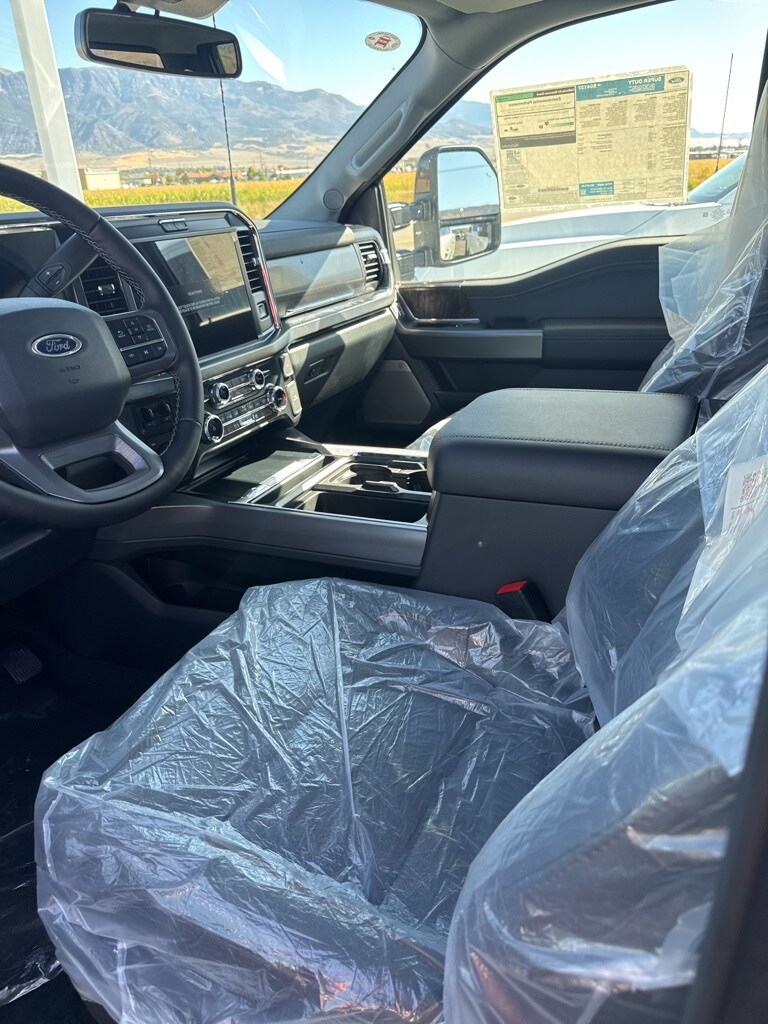 2025 Ford F-350 photo 3