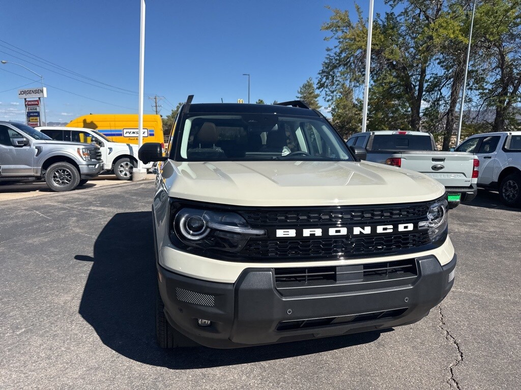 2025 Ford Bronco Sport Outer Banks photo 3