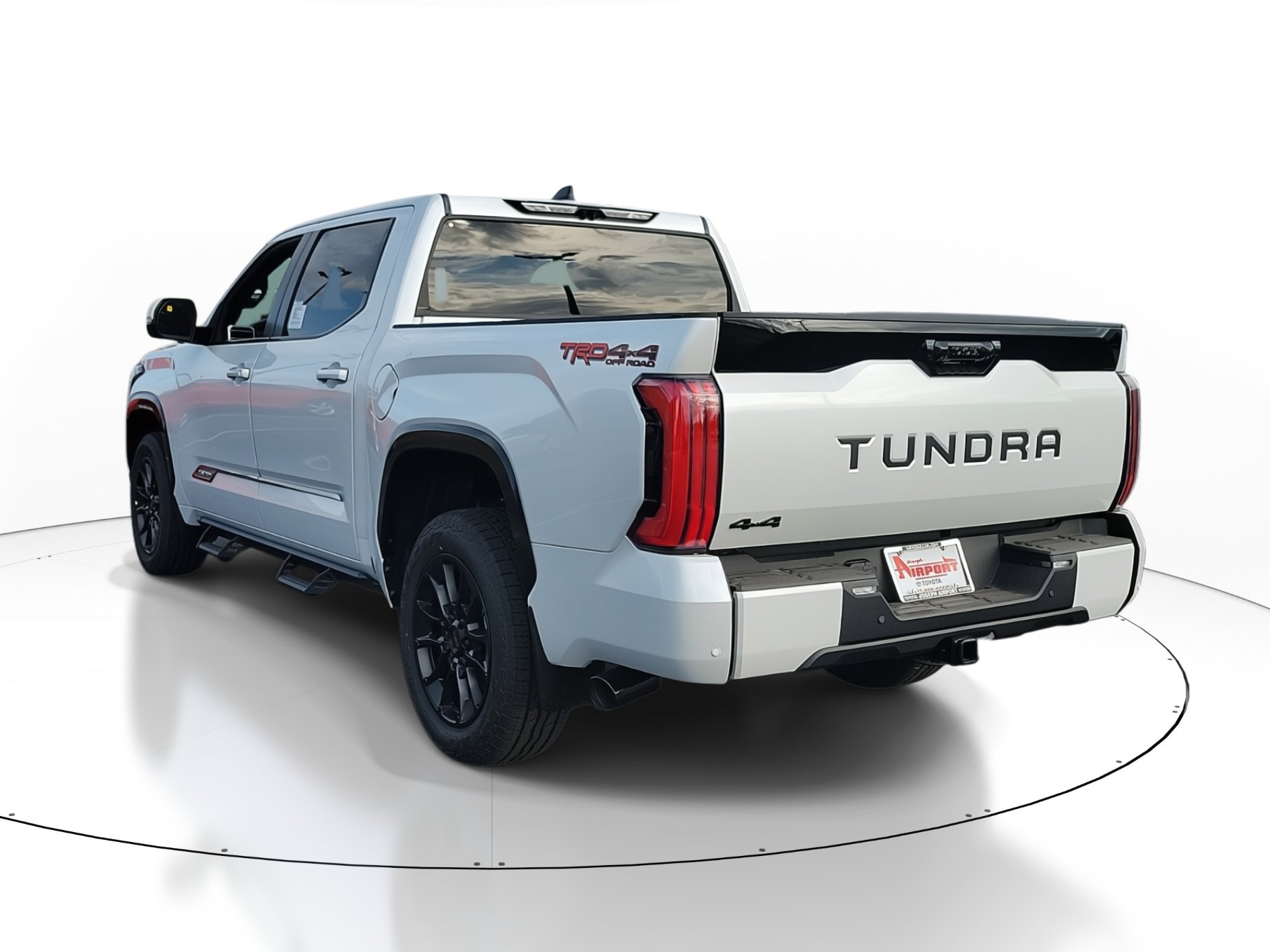 2025 Toyota Tundra Platinum CrewMax photo 3