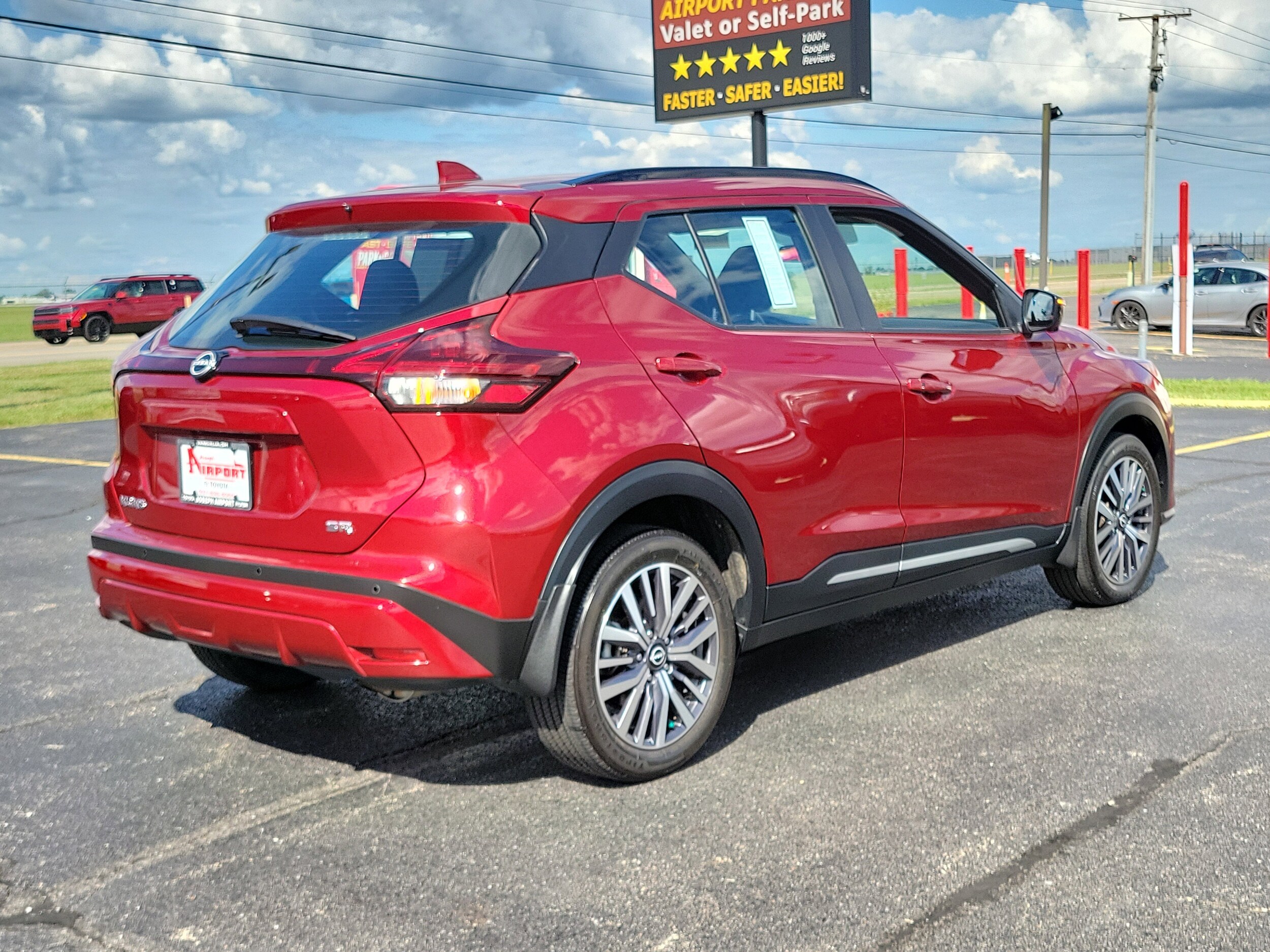 2023 Nissan Kicks SR photo 3