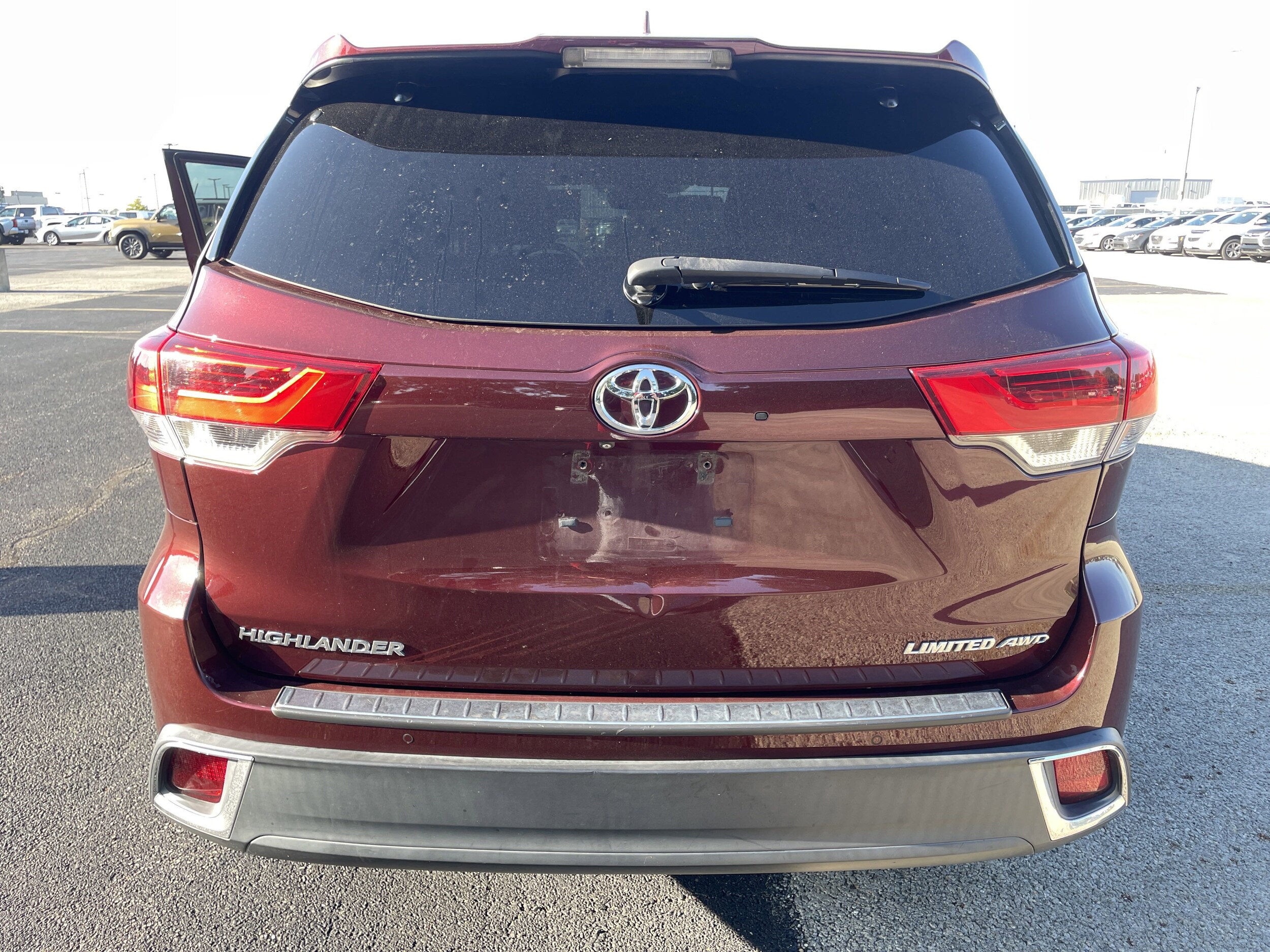 2017 Toyota Highlander Limited Platinum photo 2