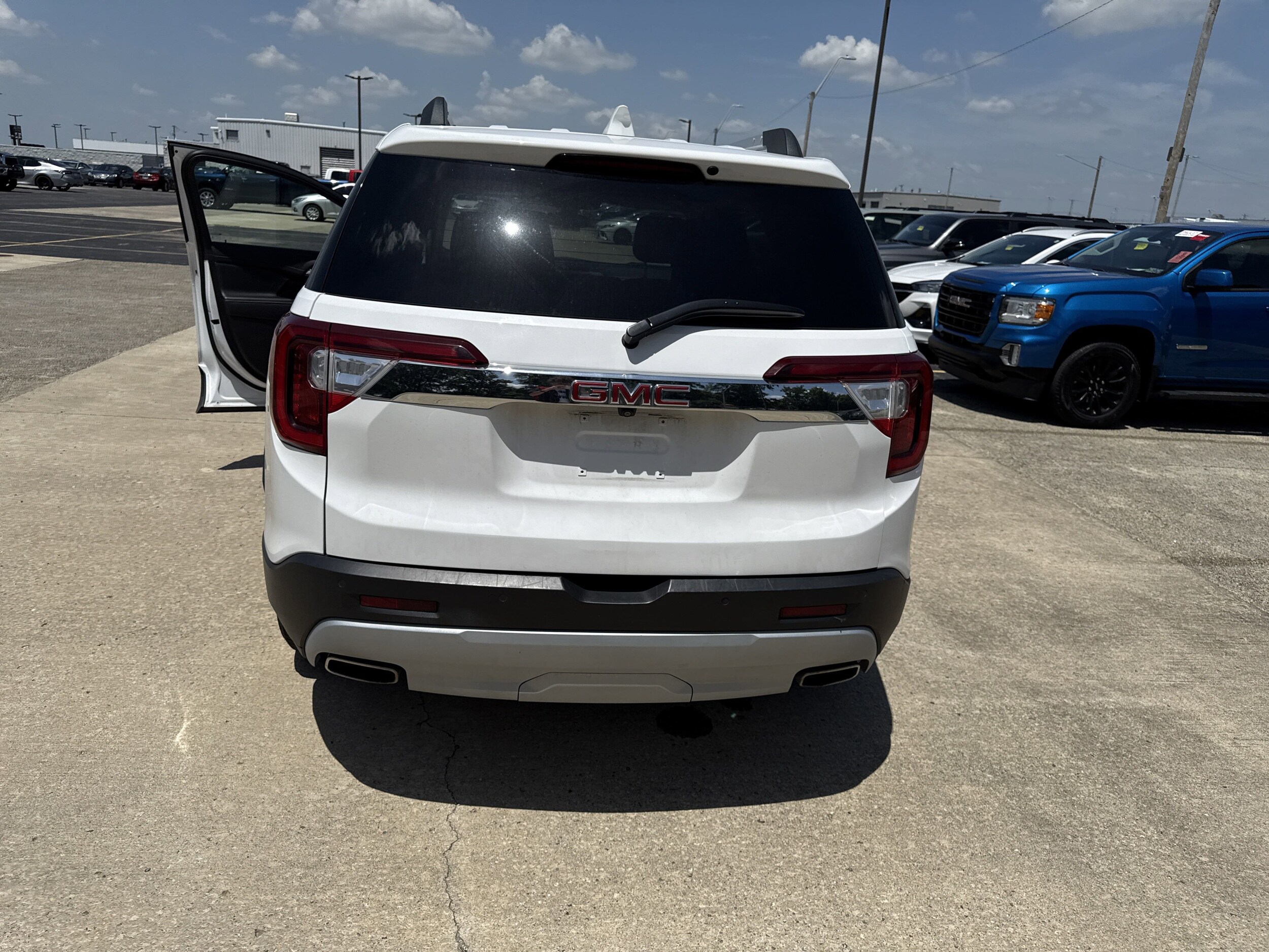2023 Gmc Acadia SLT photo 2