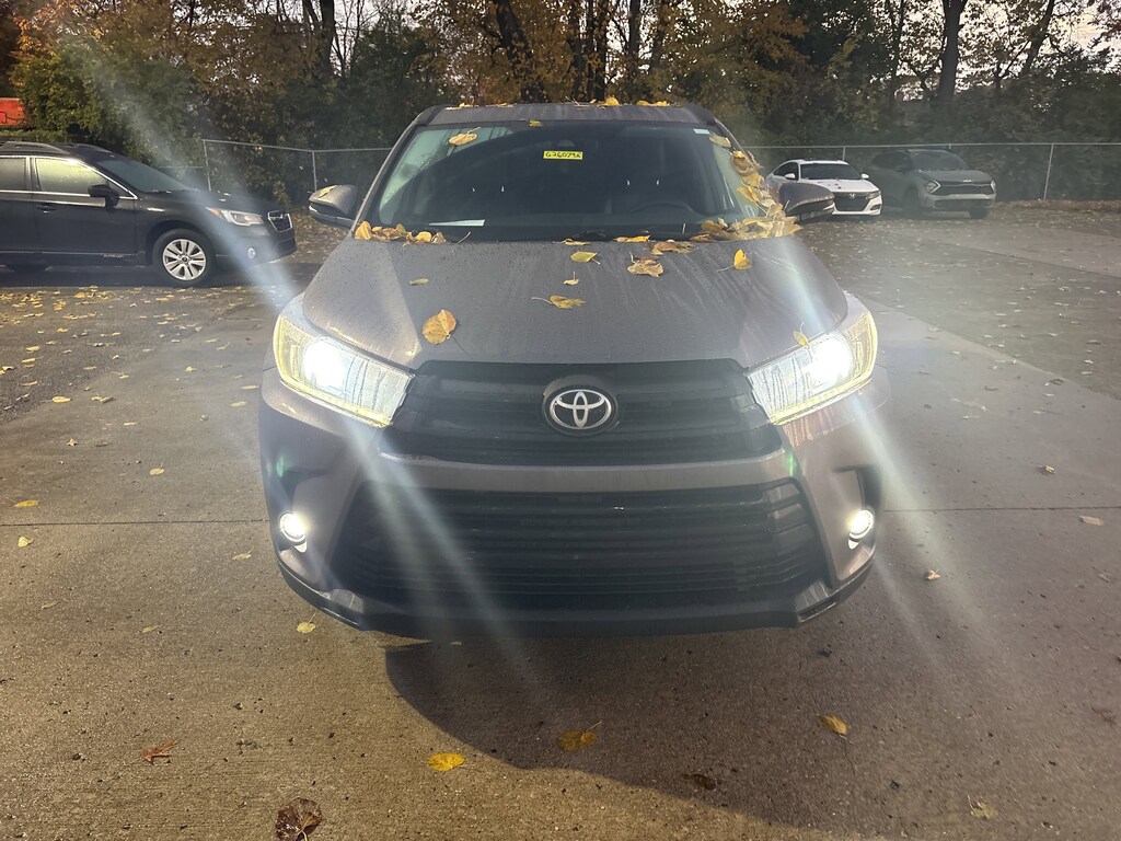 Used 2019 Toyota Highlander SE V6 SUV