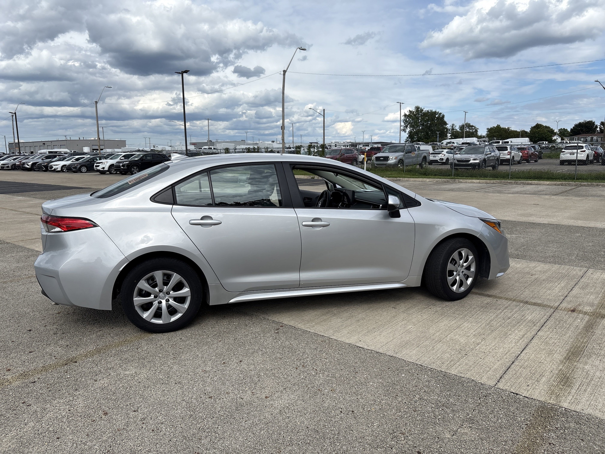 2024 Toyota Corolla LE photo 2