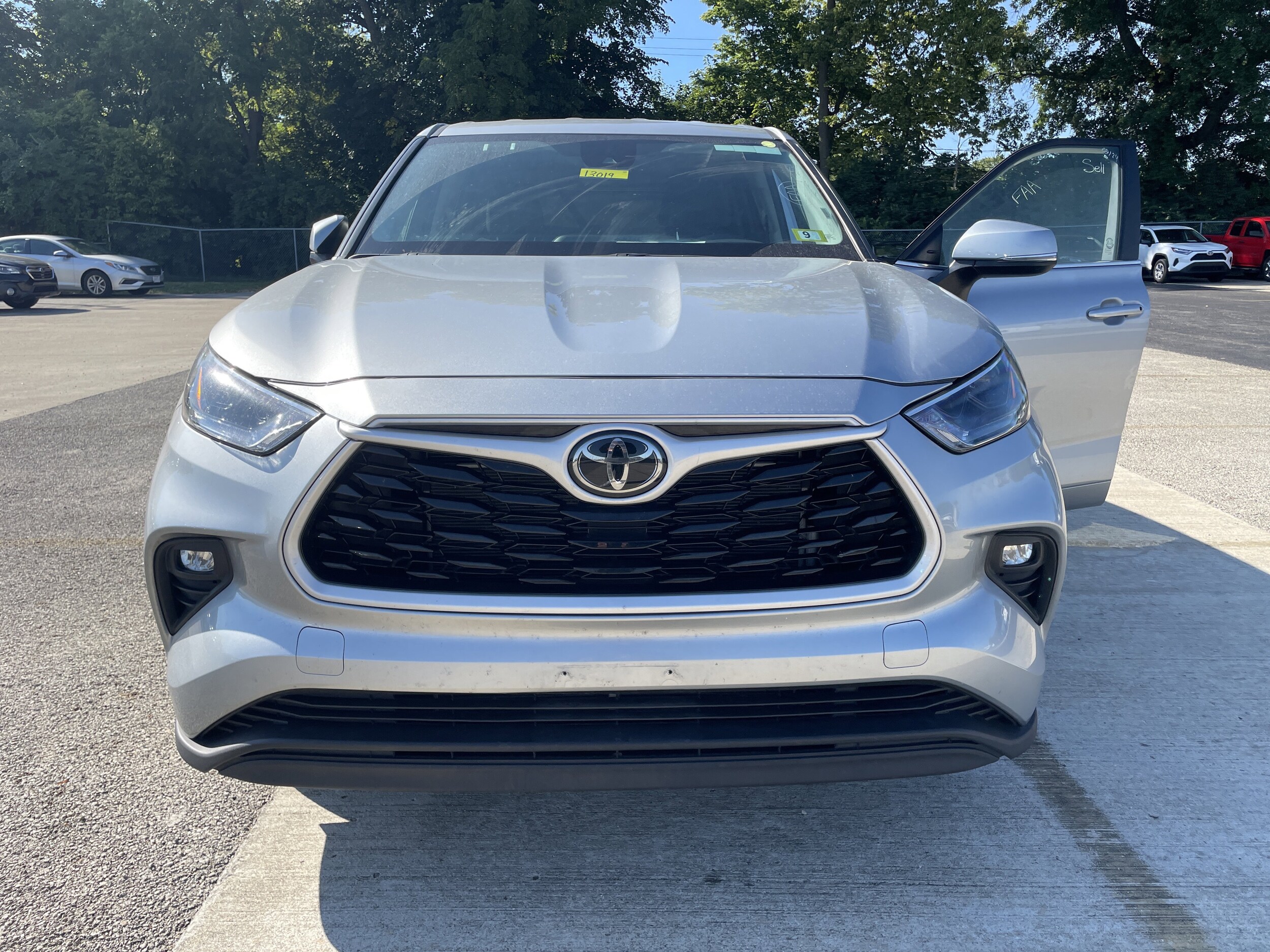 2024 Toyota Highlander LE photo 2