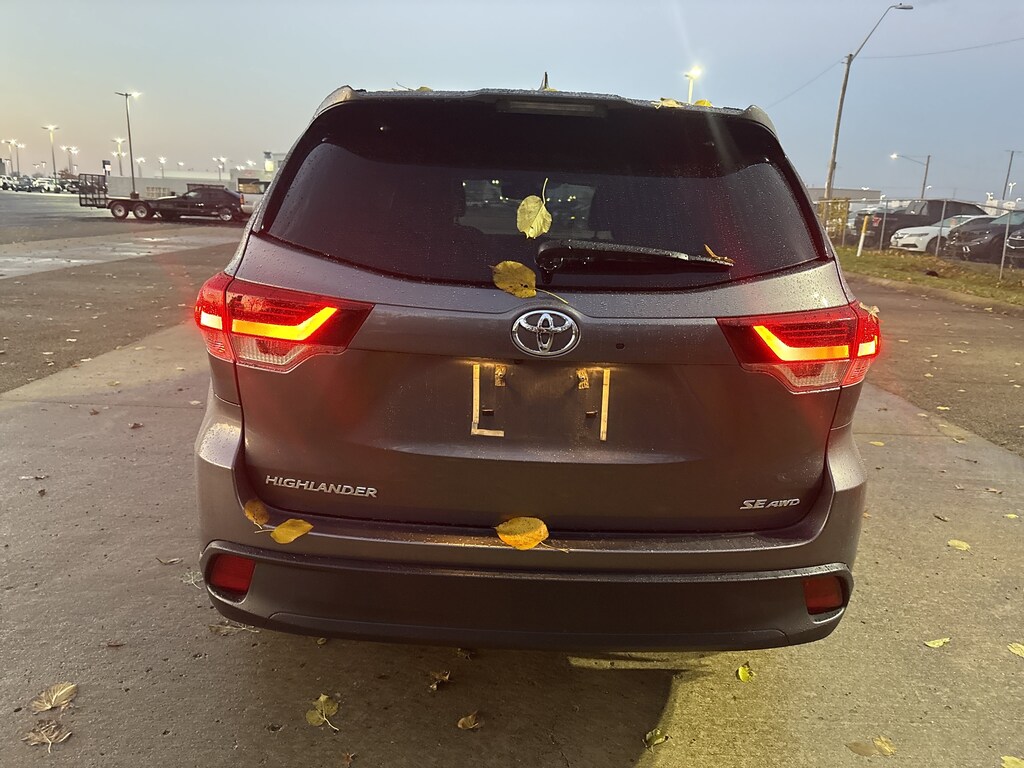 Used 2019 Toyota Highlander SE V6 SUV