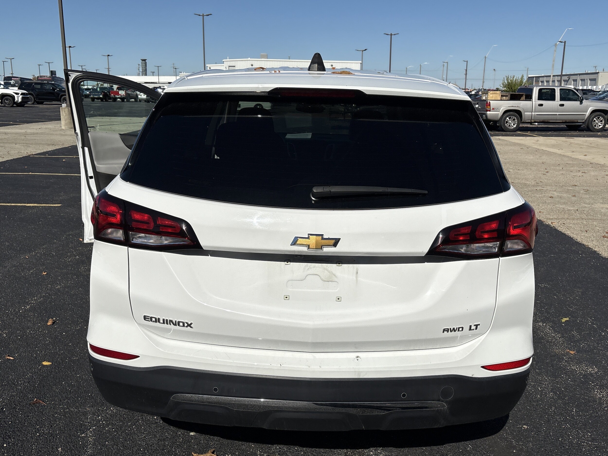 2024 Chevrolet Equinox photo 2