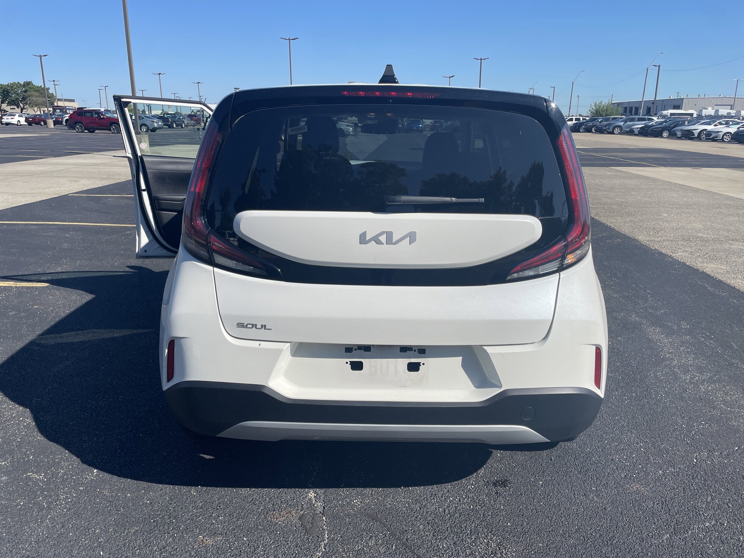 2024 Kia Soul LX photo 3