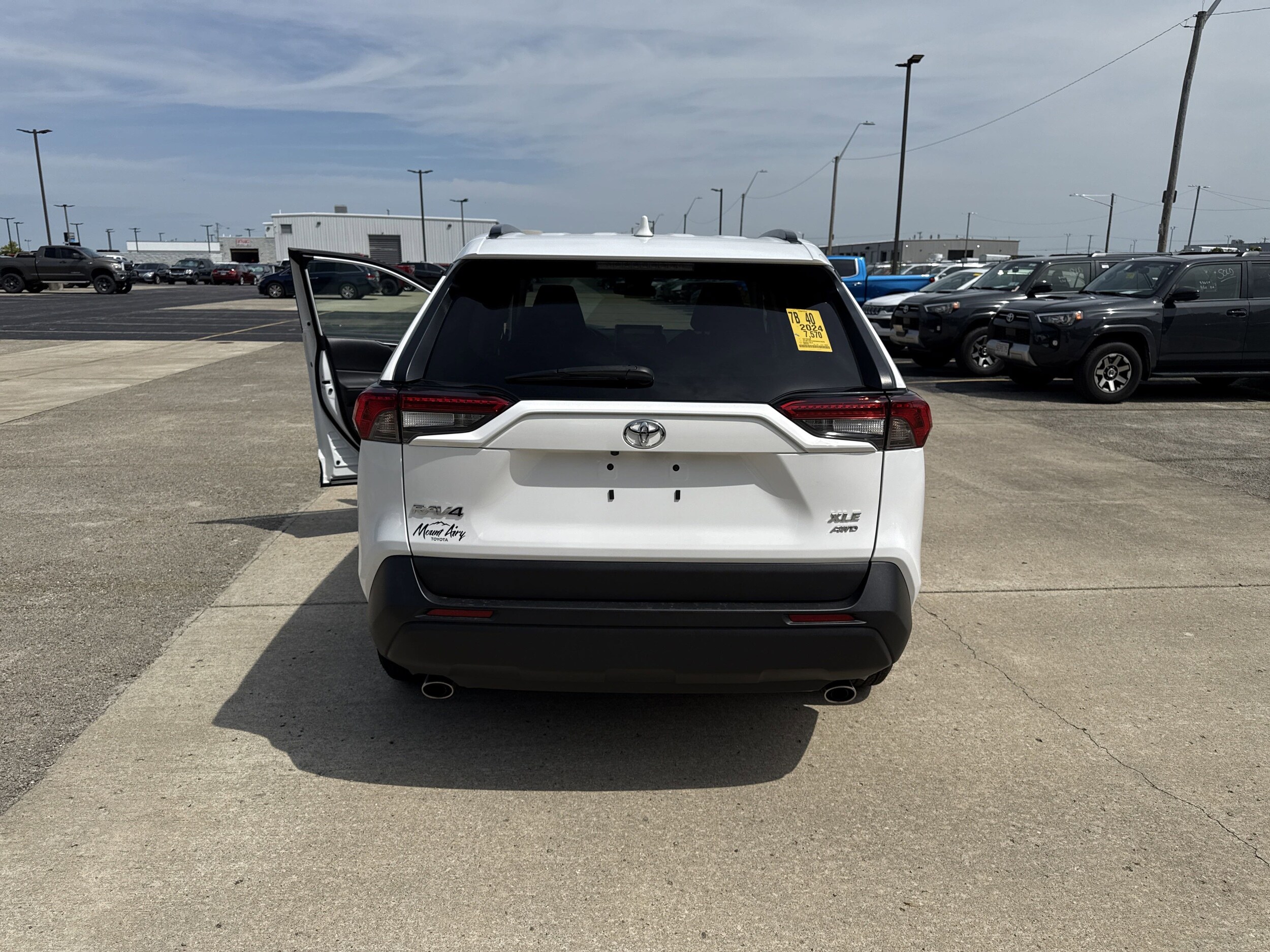 2024 Toyota RAV4 XLE photo 2