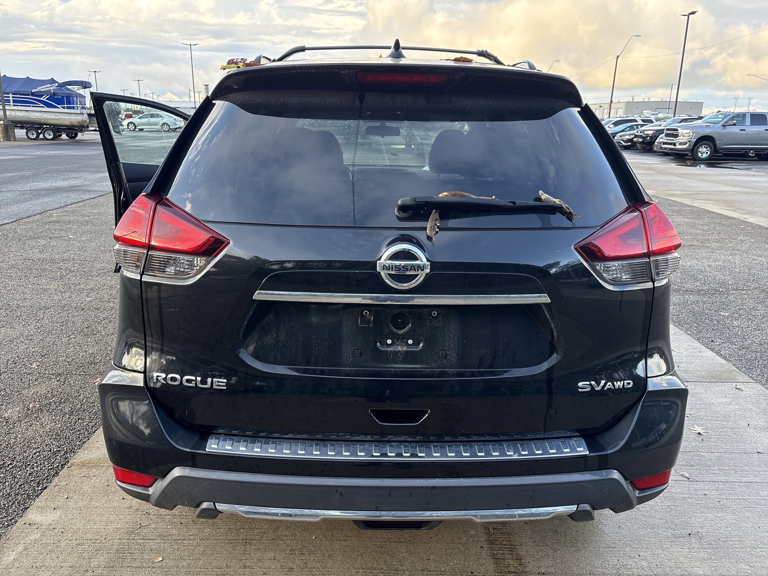 2017 Nissan Rogue SV photo 2