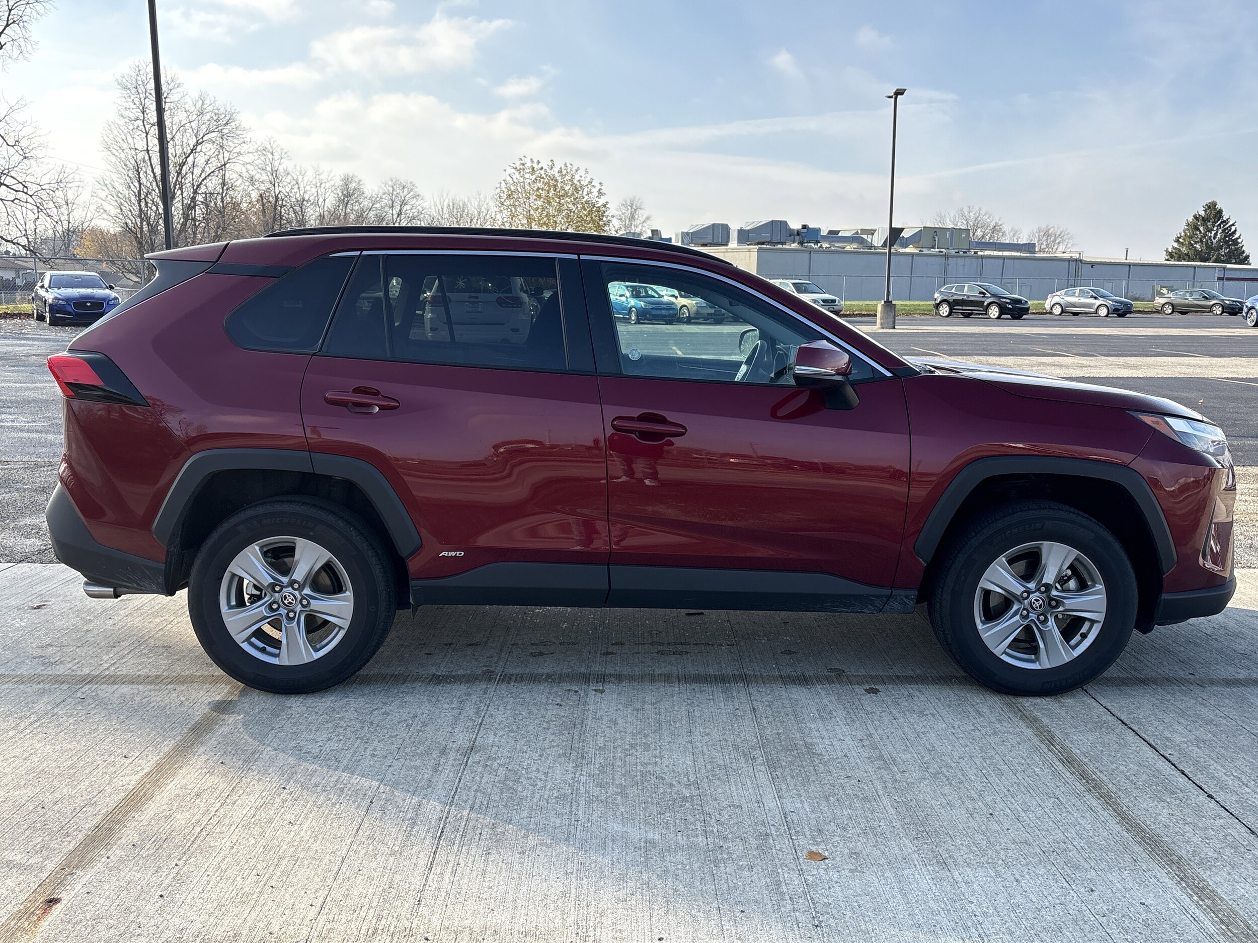 2025 Toyota RAV4 Hybrid XLE photo 2